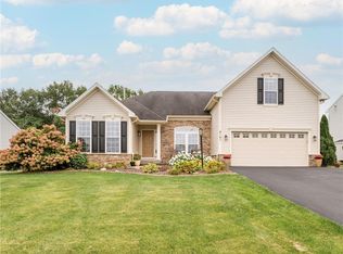 6141 Amber Dr, Farmington, NY 14425