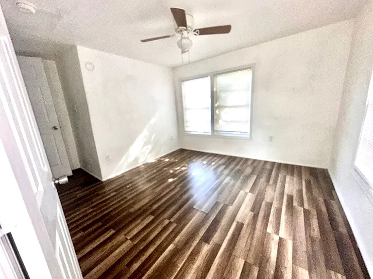 604 W Avenue I #A — Photo 13
