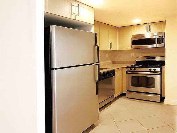 4th image of 401 W 56th St APT 1H