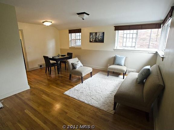 4th image of 1308 N Taylor St