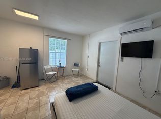 201 NE 169th St #1, Miami, FL 33162