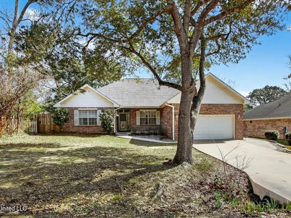 883 Alawai Ave, Diamondhead, MS 39525