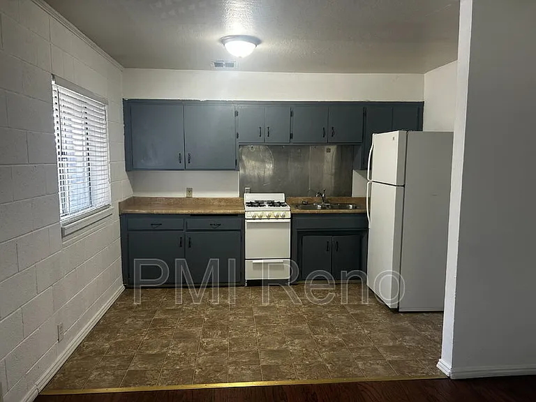 2075 Patton Dr #H — Photo 2