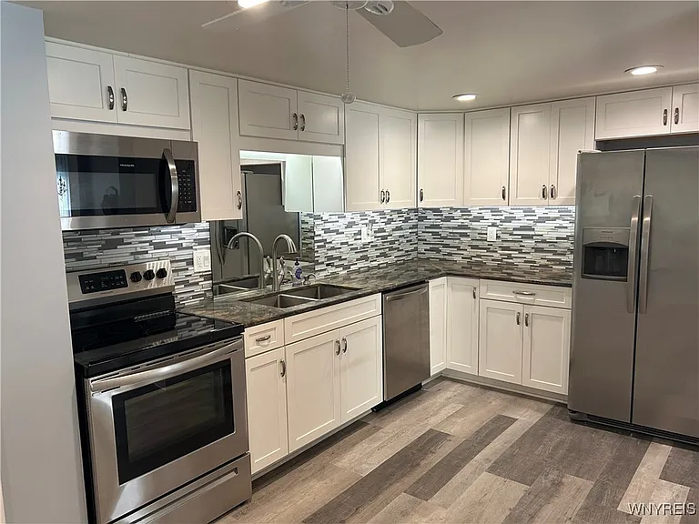 186 Peppertree Dr — Photo 4