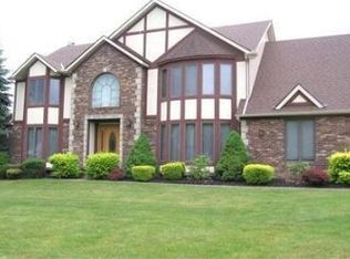 305 Countryside Dr, Broadview Heights, OH 44147