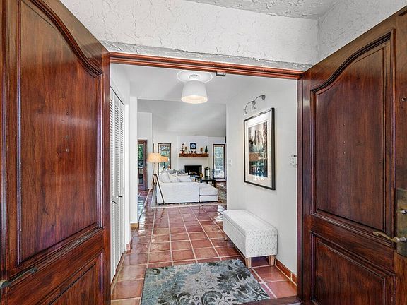 4th image of 2598 NW 27th St