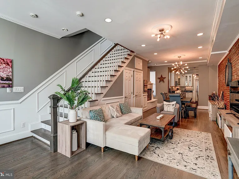 1016 G St SE — Photo 18