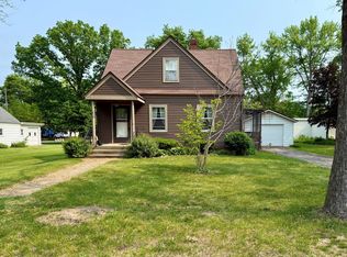 230 Burrwood Ave, Loves Park, IL 61111