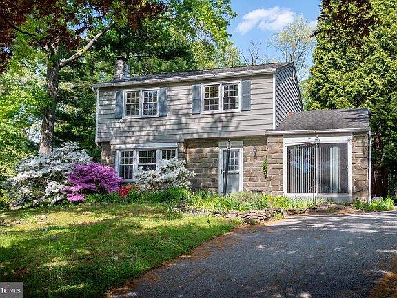 2nd image of 2126 Robin Ln