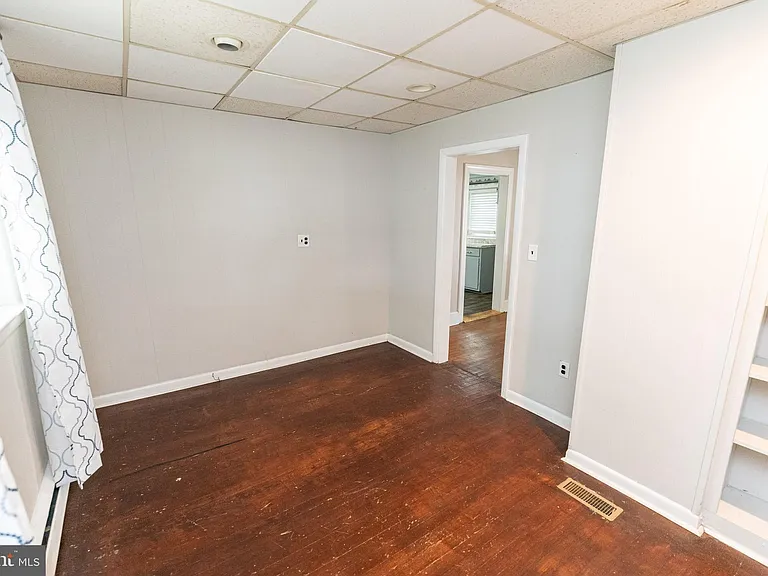 1109 N Division St — Photo 20