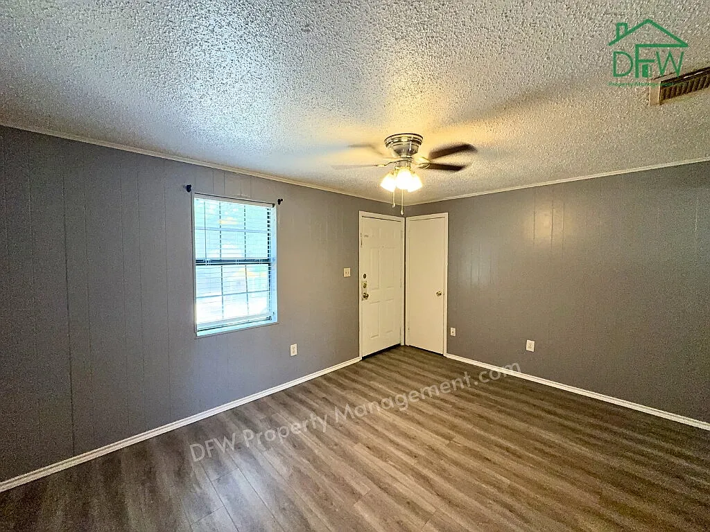 2 bed, 1.0 bath, 720 sqft, $995 — Photo 2