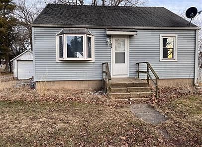 1st image of 218 S 2nd St