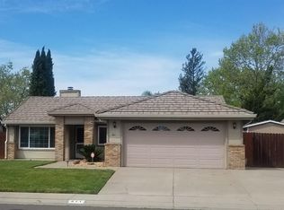 211 Lapwing Ln, Galt, CA 95632
