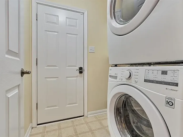 306 Moonwalk St — Photo 11