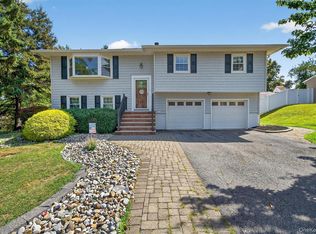 3 Hilltop Ln, Warwick, NY 10990