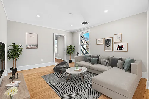 16 Hawthorne St Photo 1