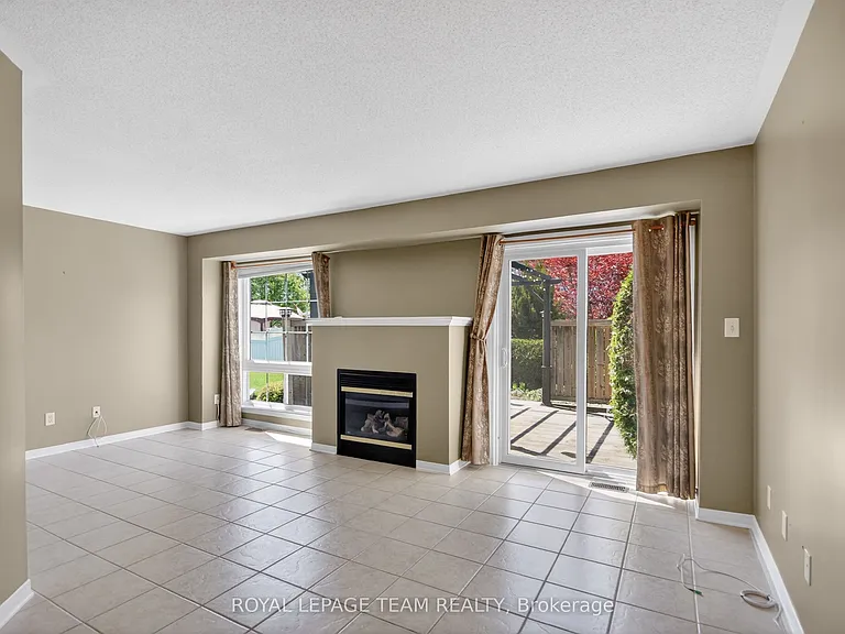 32 Riverstone Dr N — Photo 20
