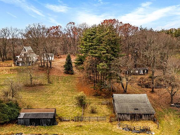 3rd image of 19416 Gunpowder Rd