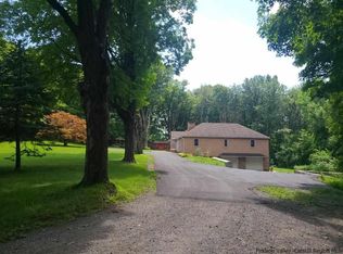 7 Country Ln, Ulster Park, NY 12487