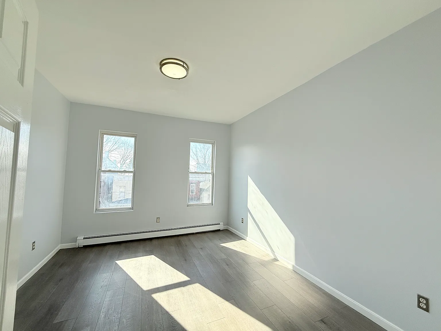 1 bed, 800 sqft, $1,900 — Photo 3