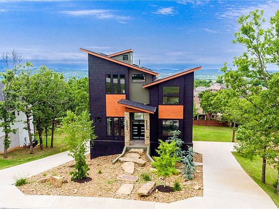 5th image of 675 N Cliffside Dr