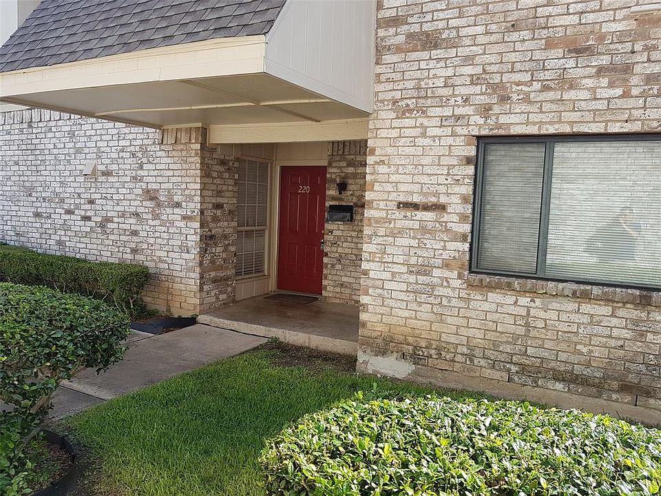 1st image of 220 Village North Dr #220