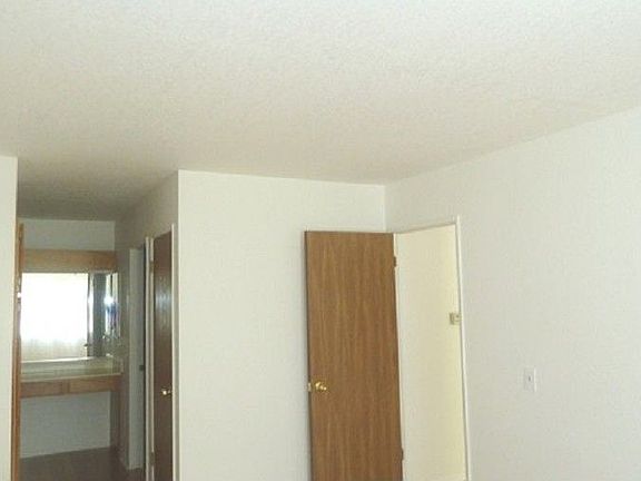 5th image of 4510 Oak Glen Dr Unit E