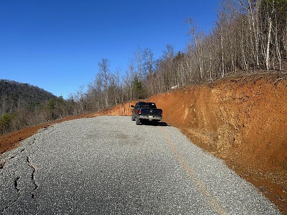 2nd image of 1776 Fairview Rd