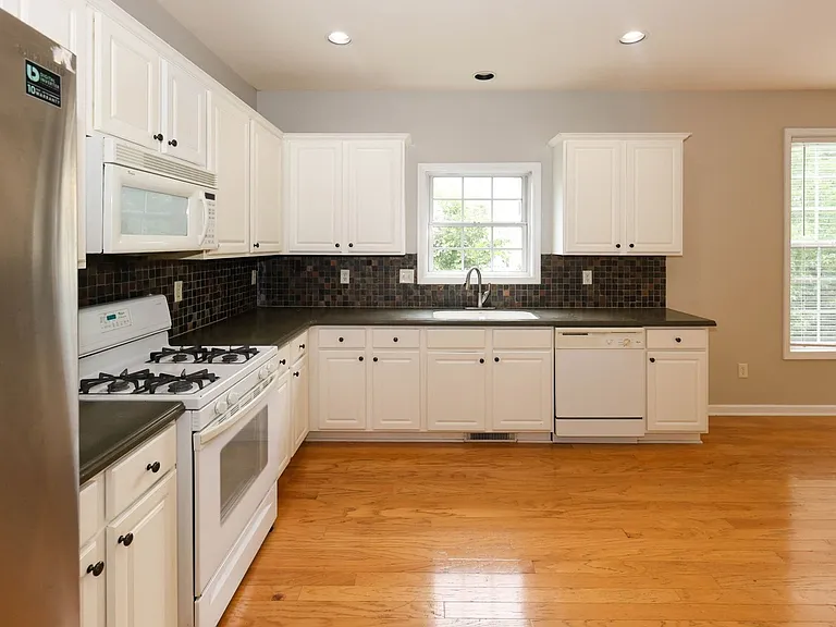 2895 Haynes Club Cir SW — Photo 10