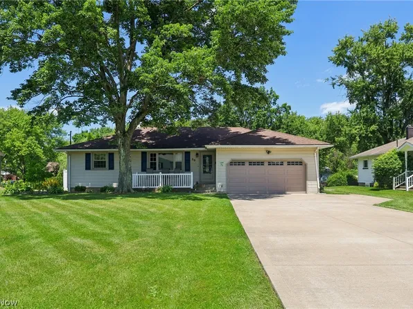30 Skyline Dr, Canfield, OH 44406