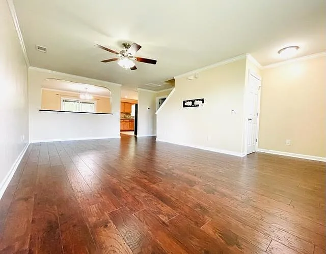3 bed, 2.5 bath, 2354 sqft, $2,100 — Photo 3