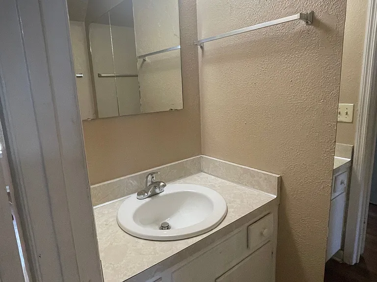438 Roger Williams Ave — Photo 5