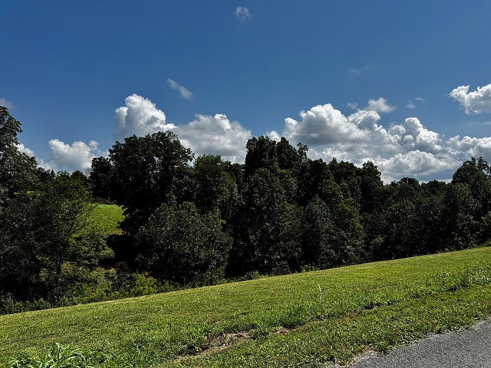 2nd image of 630 Dyer Ridge Rd