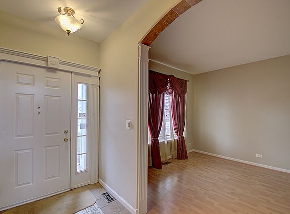 3rd image of 1461 Hawksley Ln