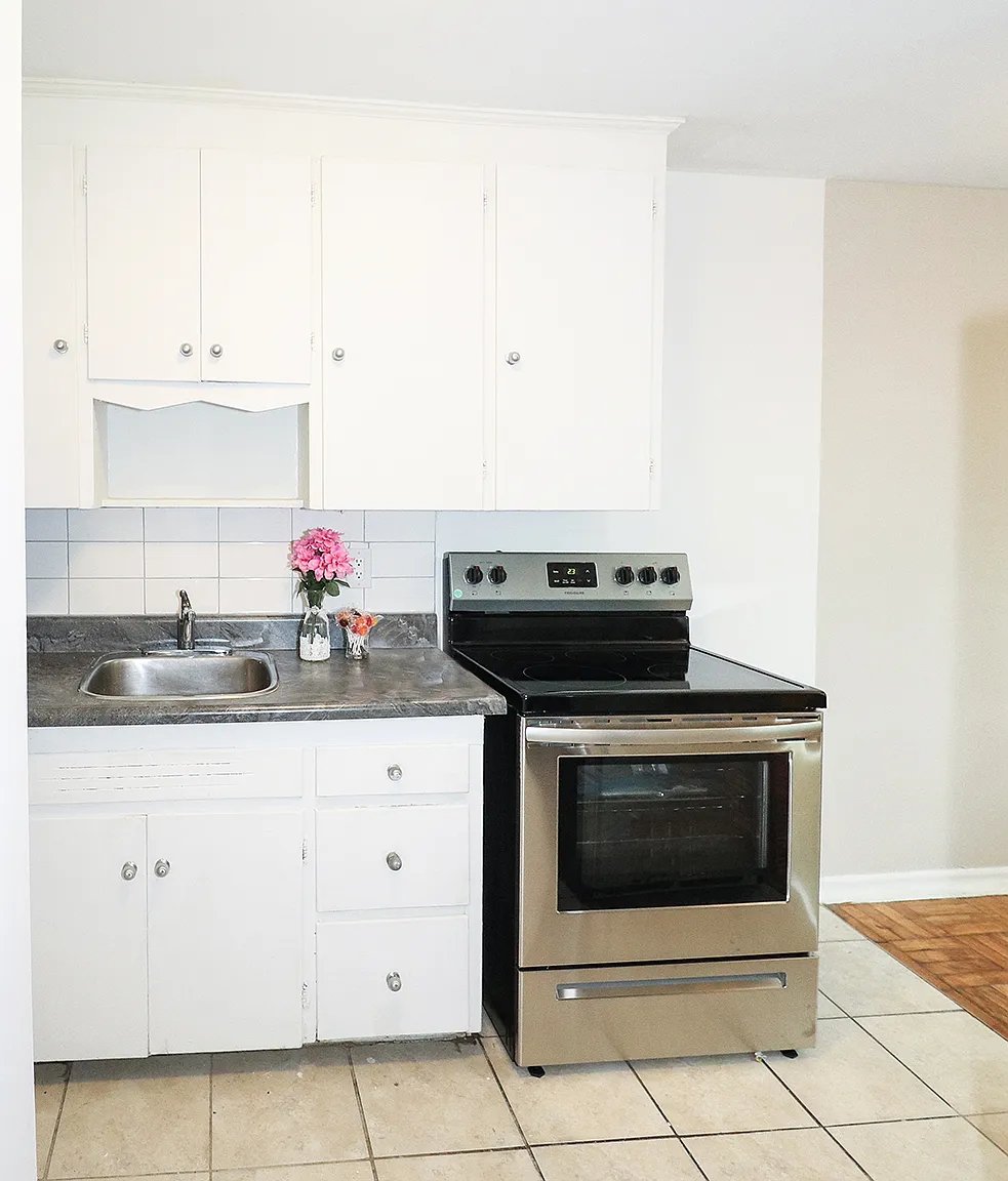 2507 Eglinton Avenue West, Toronto — Photo 4