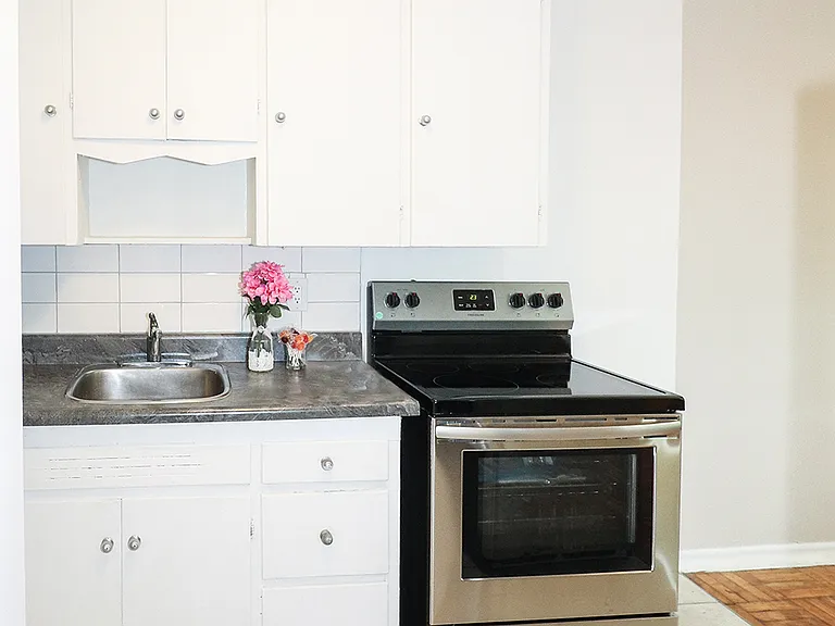 2507 Eglinton Ave W — Photo 1