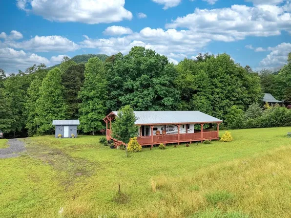 568 Parks Rd, Hiawassee, GA 30546