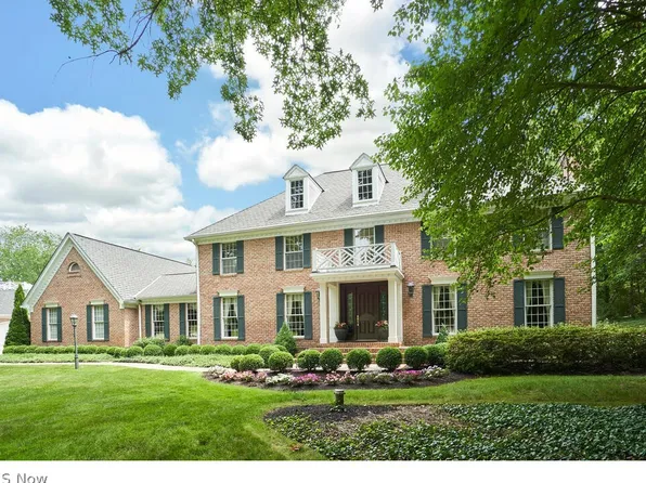 3000 Roundhill Rd, Akron, OH 44333