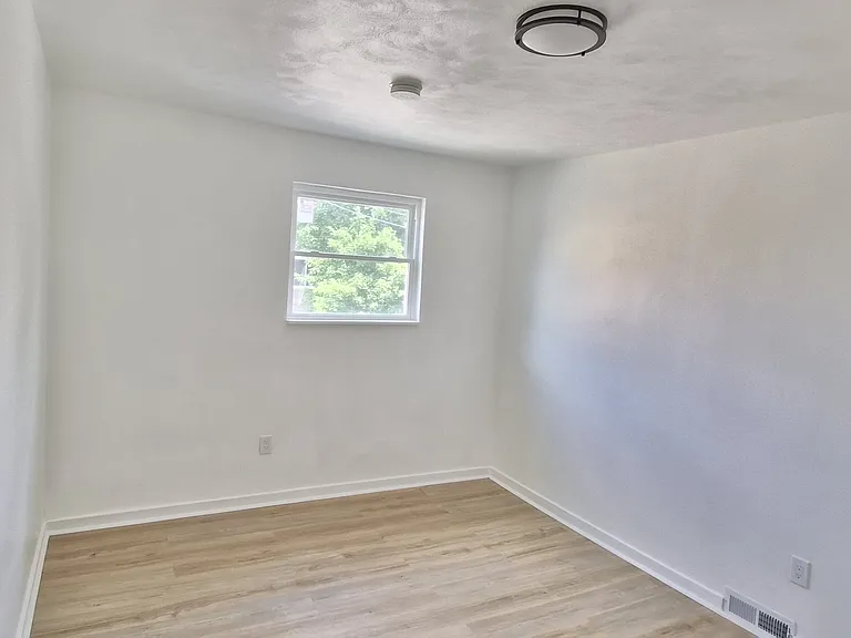 1025 Kenneth Ave #2 — Photo 10