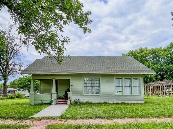 626 E 3rd St, Cherryvale, KS 67335