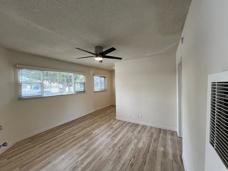 10300 National Blvd — Photo 13