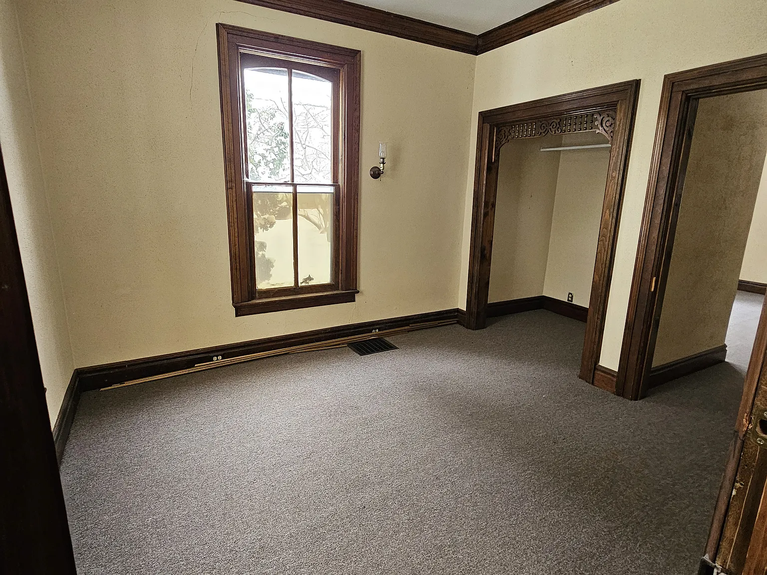 4 bed, 3.5 bath, 3633 sqft, $1,850 — Photo 4