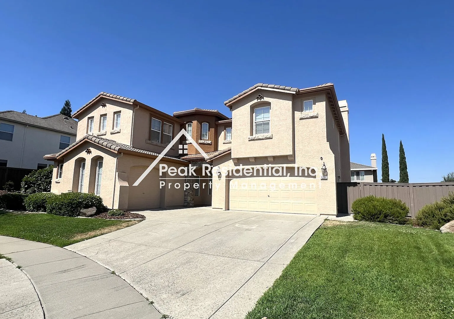 Spacious 5bd/4ba Roseville Home With 3 Car Garage In Gated Community-Must See — Photo 3