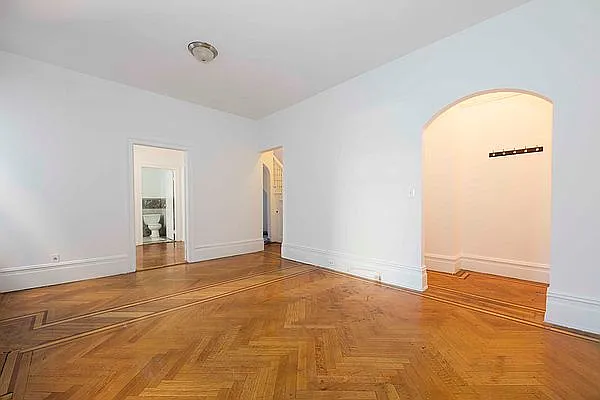 Rented by Jonis Realty | media 14