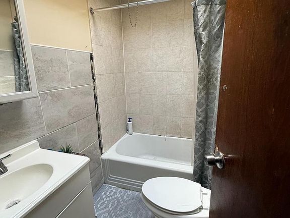 5th image of 605 Anchor St