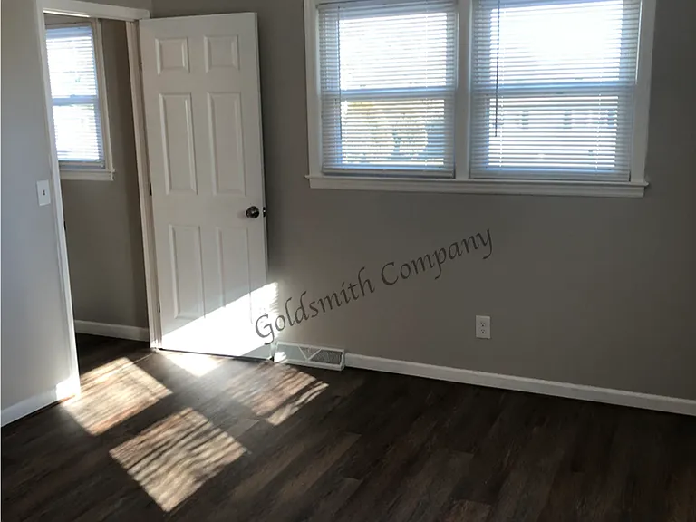 103 Abbotsford Dr — Photo 6