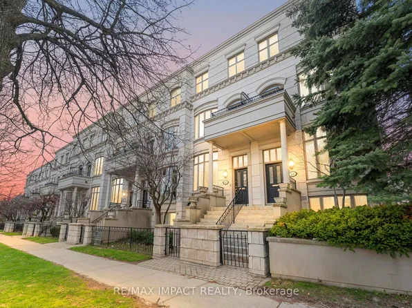 260 Russell Hill Rd #13, Toronto, ON M4V 2T2