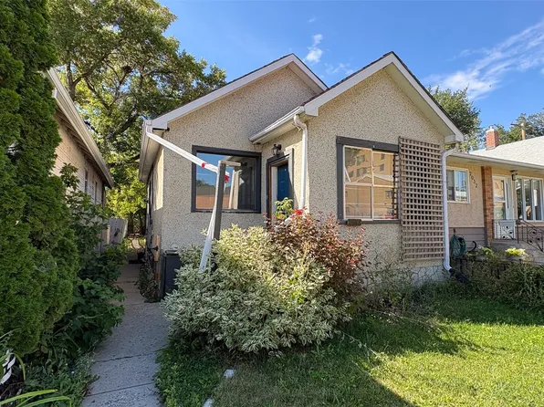 2034 QUEBEC Street, Regina, SK S4P 1J9