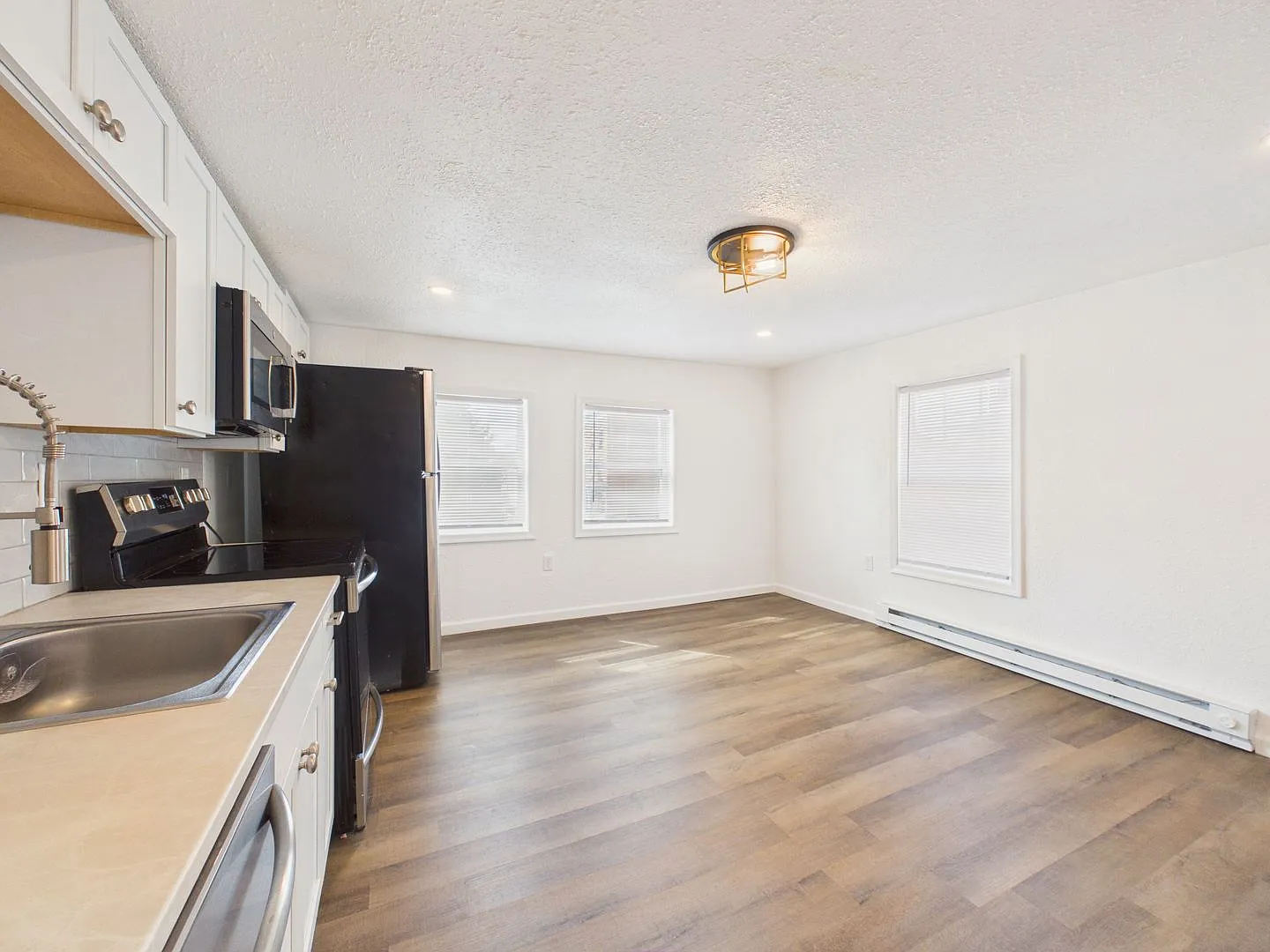 270 Calder St — Photo 3