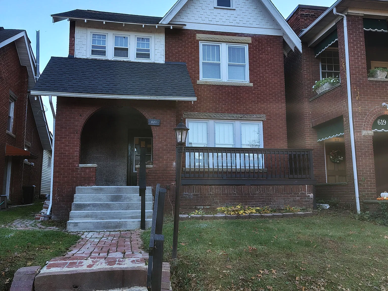 10th Ave, Huntington — Photo 1